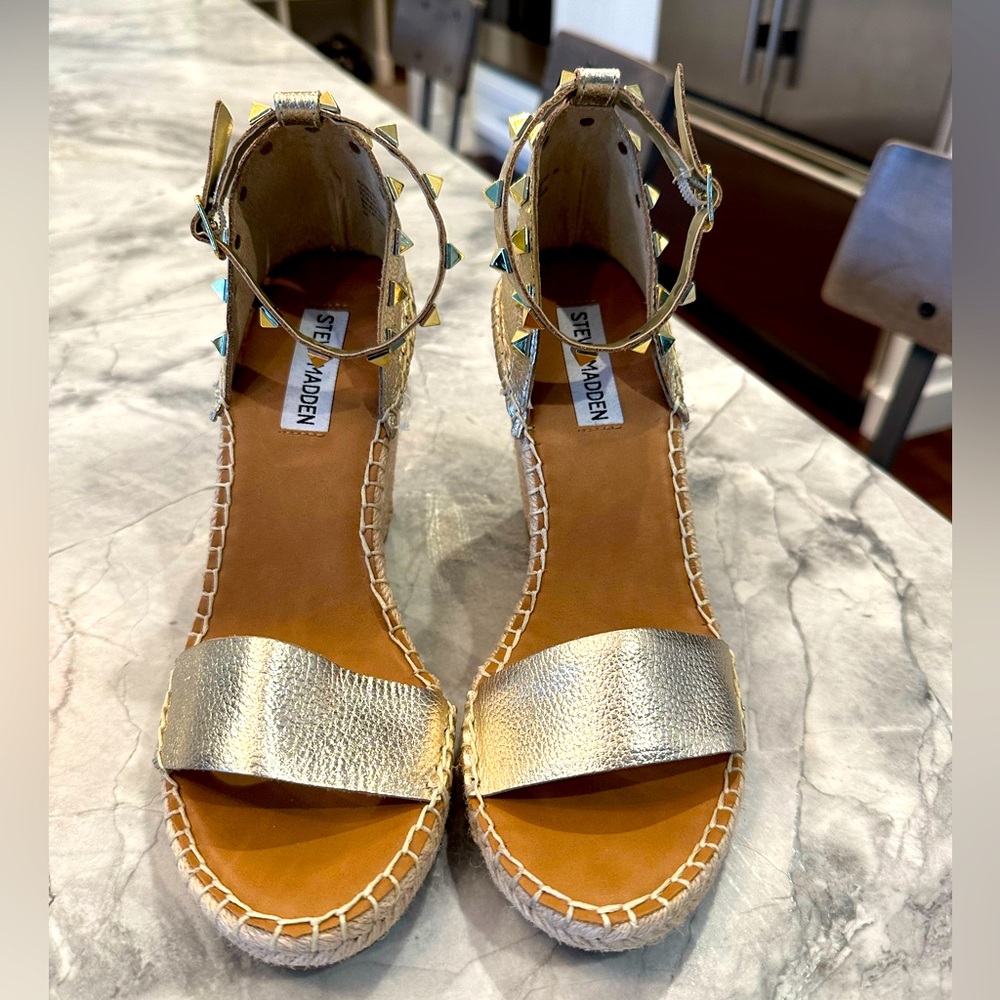 Steve Madden gold with studs sandals - Picture 1 of 2